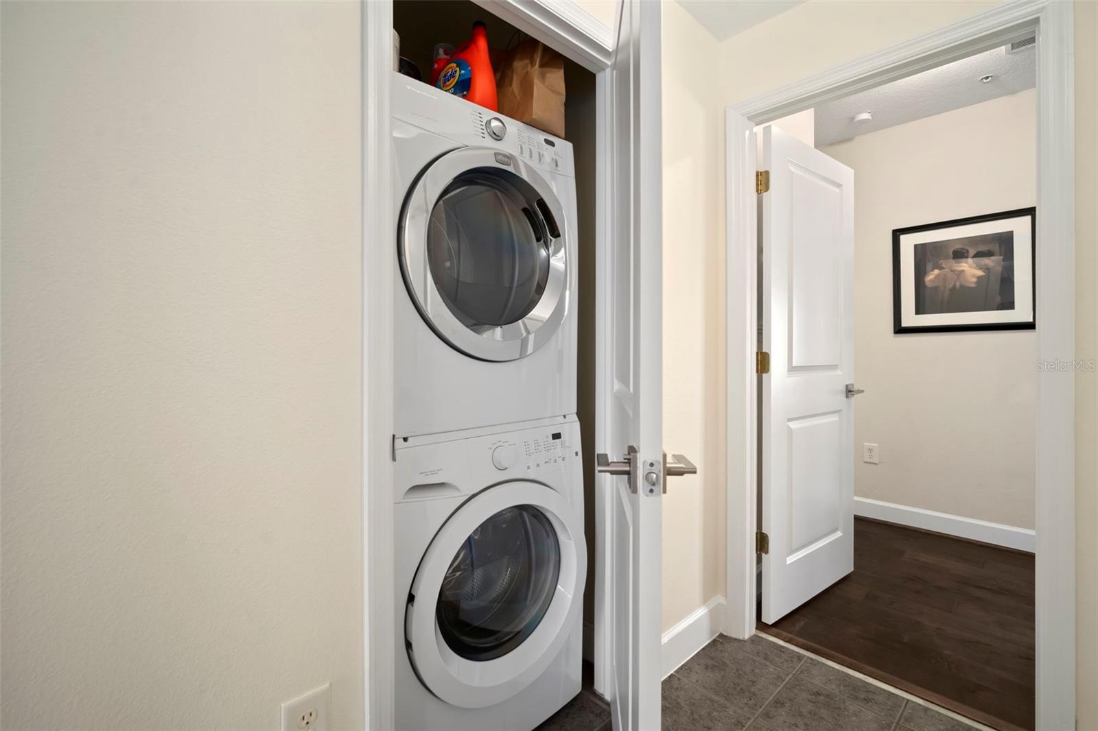 Image 13 of 71 For 435 Oregon Avenue 305