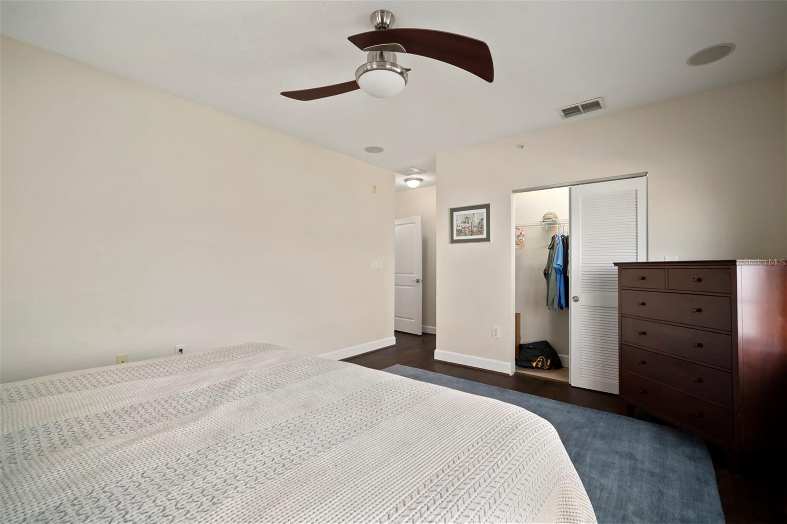 Image 17 of 71 For 435 Oregon Avenue 305