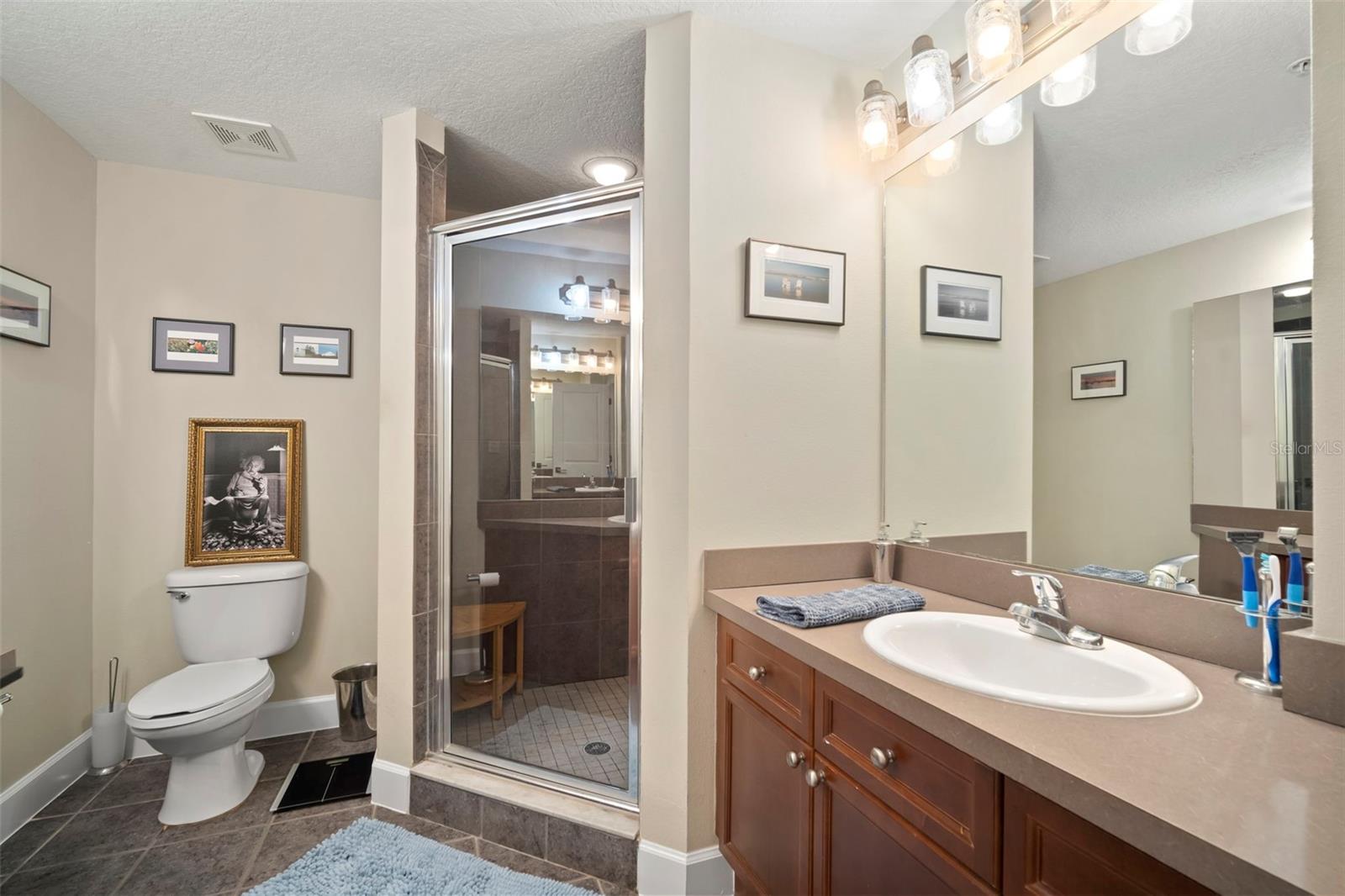 Image 20 of 71 For 435 Oregon Avenue 305