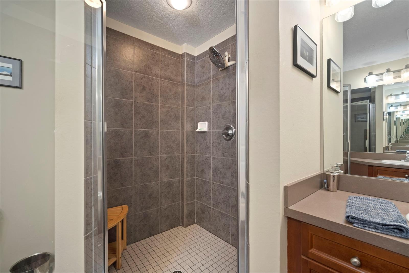 Image 21 of 71 For 435 Oregon Avenue 305