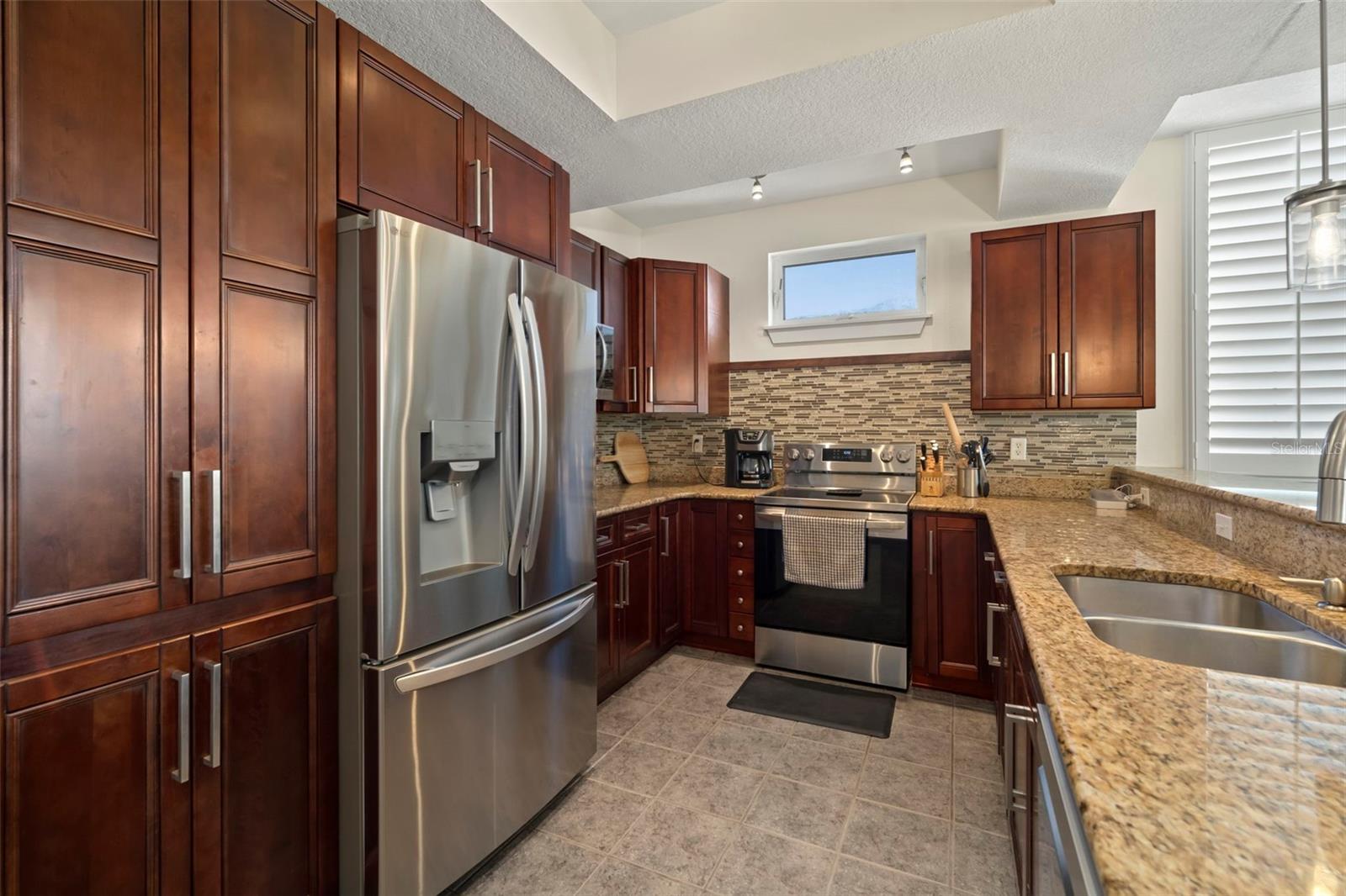 Image 24 of 71 For 435 Oregon Avenue 305