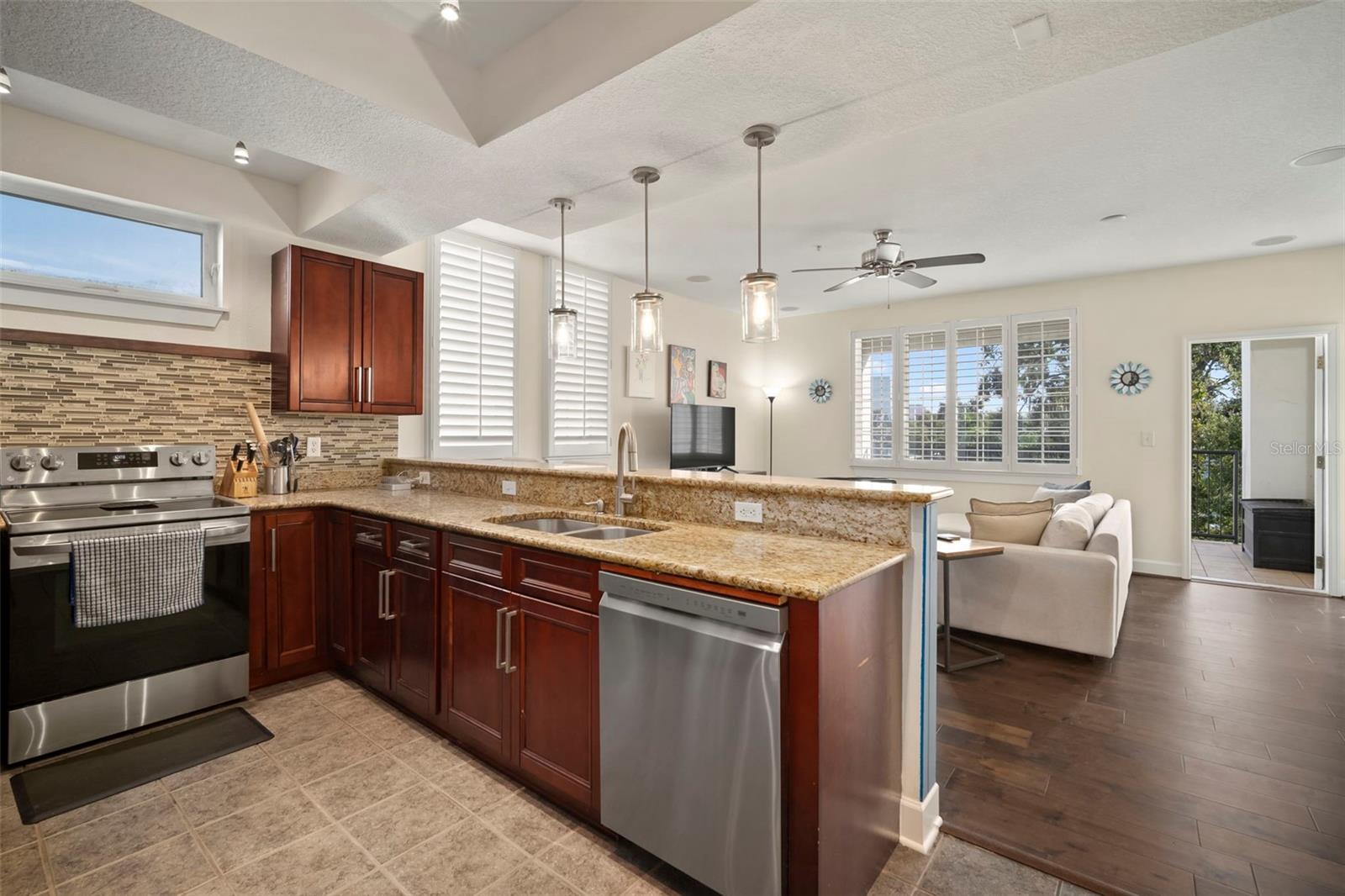 Image 26 of 71 For 435 Oregon Avenue 305