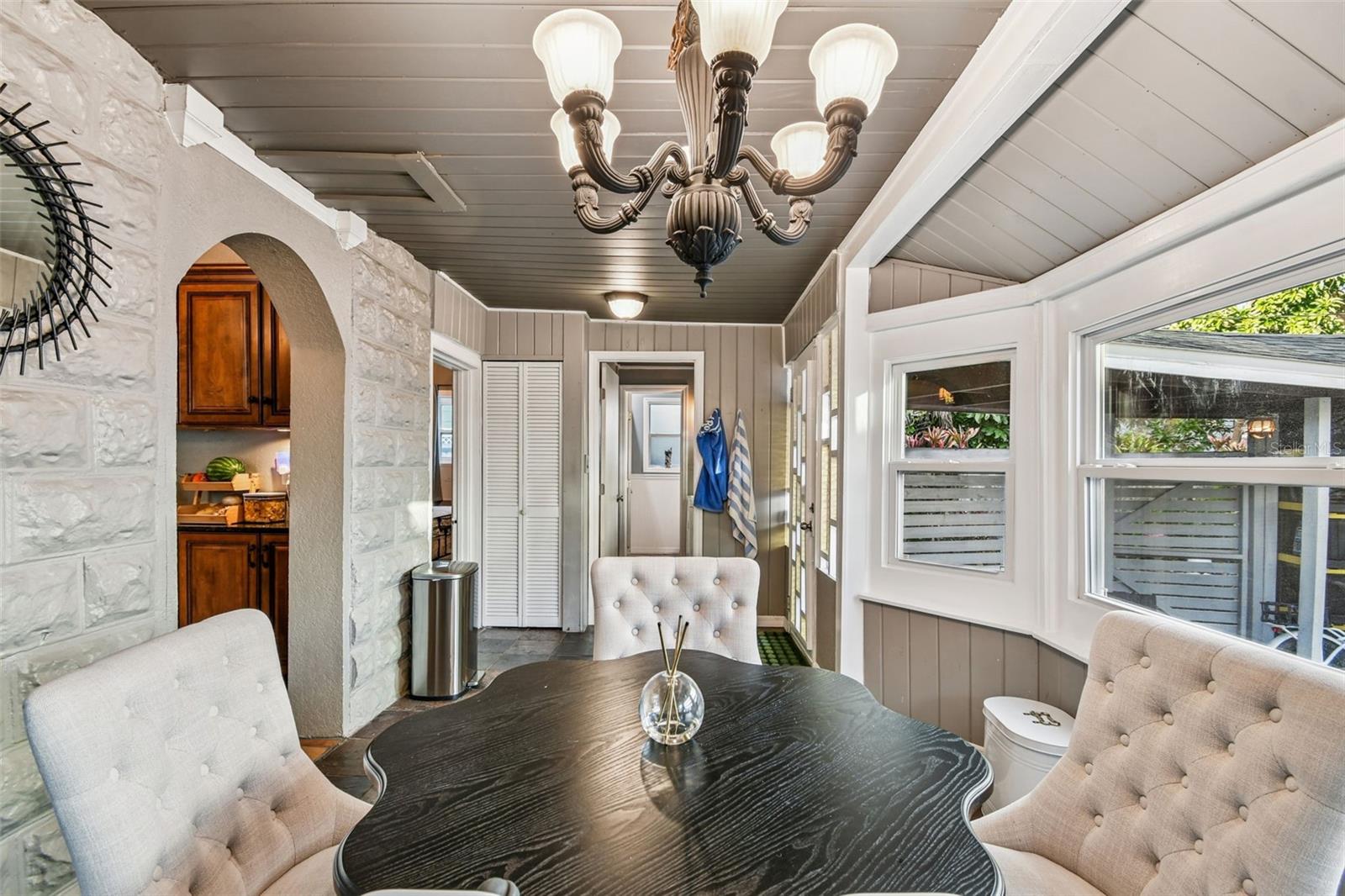 Image 16 of 77 For 945 11th Street N