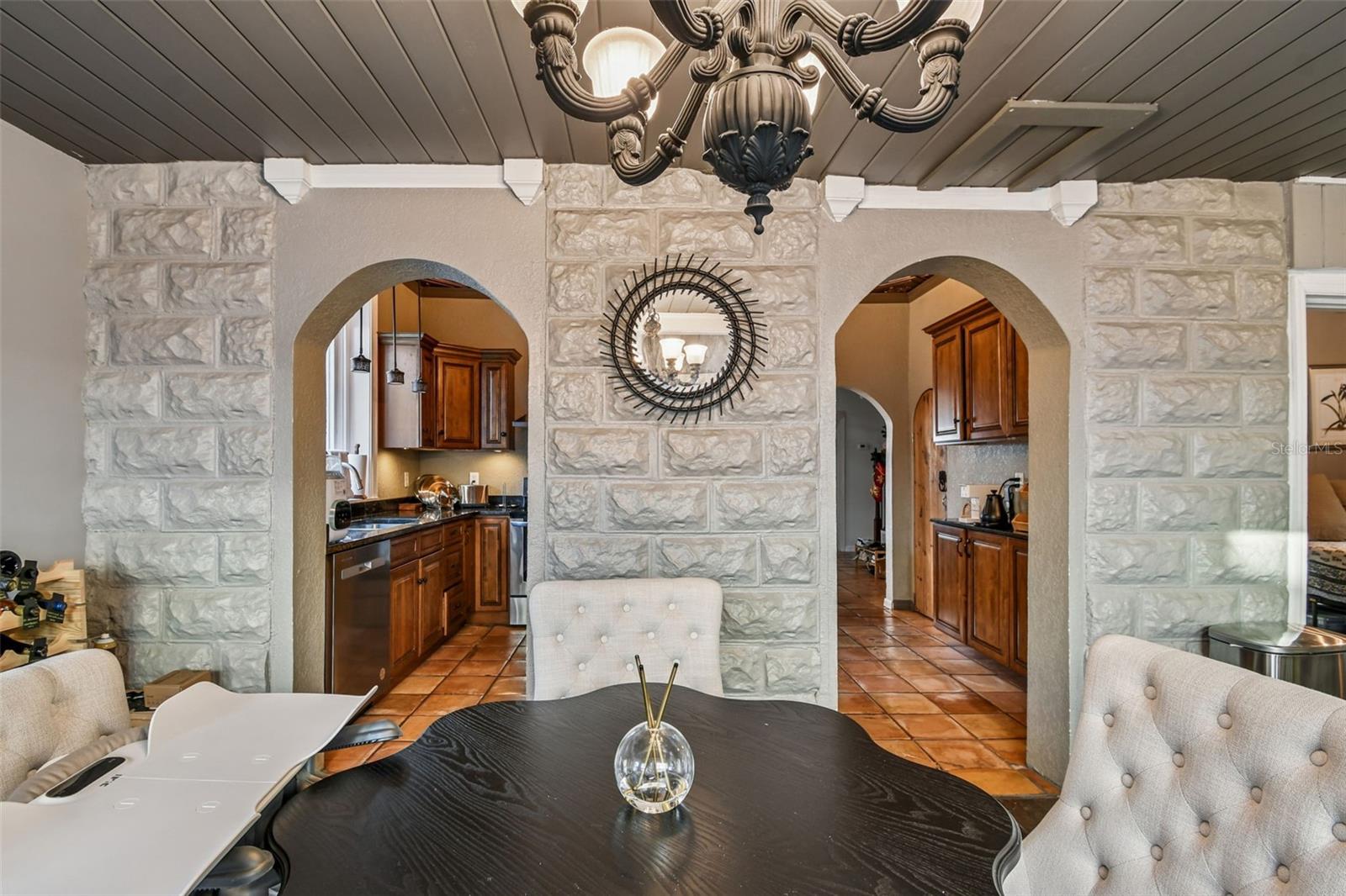 Image 17 of 77 For 945 11th Street N