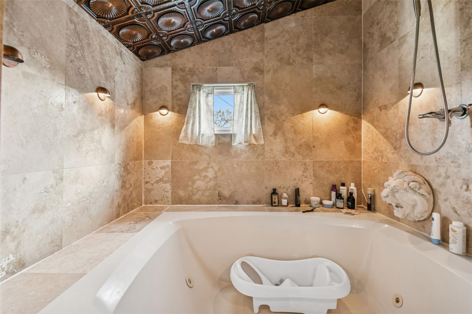 Image 33 of 77 For 945 11th Street N