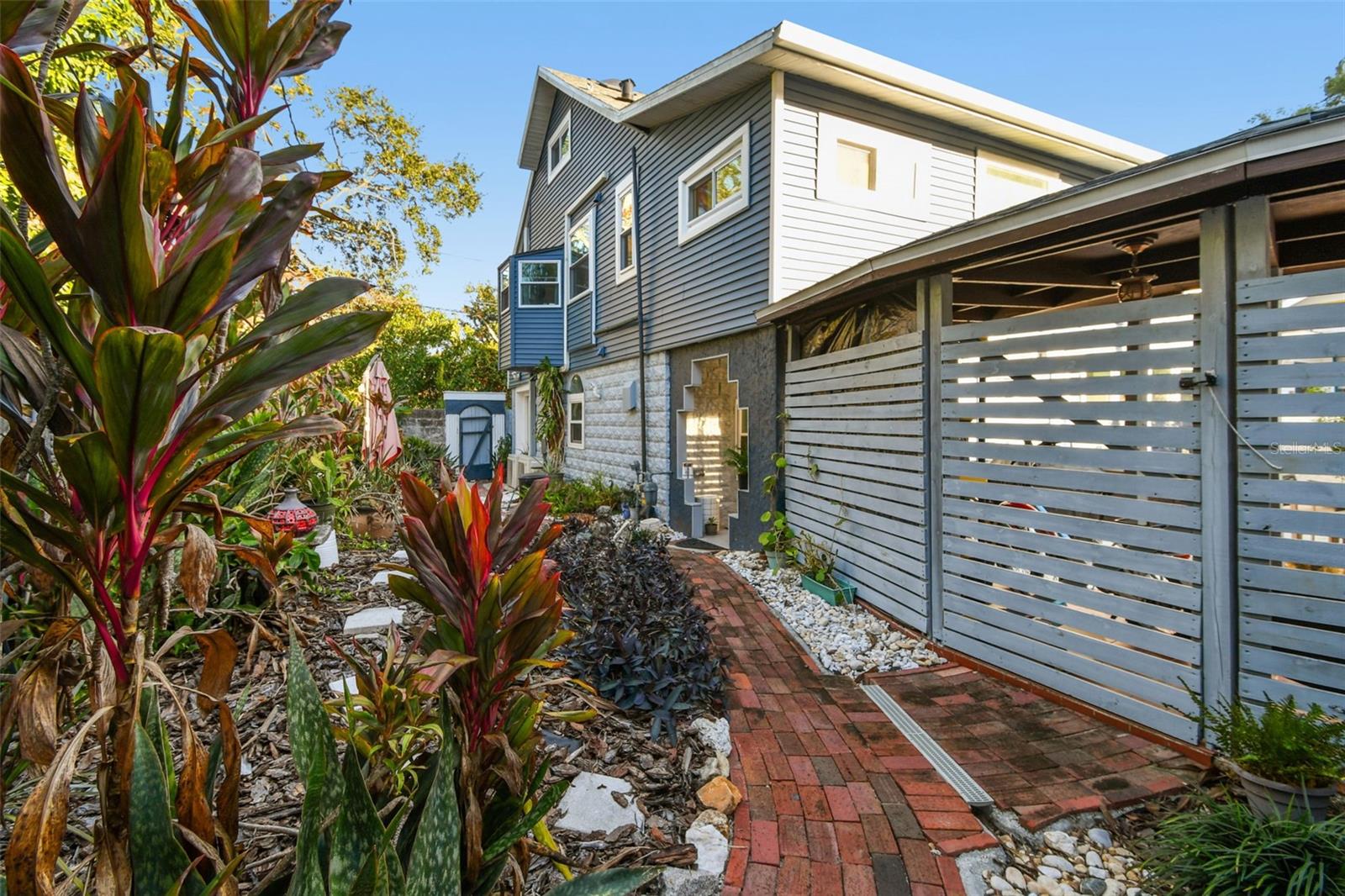 Image 47 of 77 For 945 11th Street N