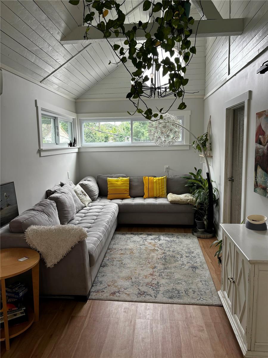 Image 51 of 77 For 945 11th Street N