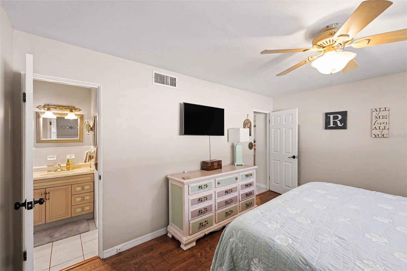 Image 19 of 30 For 11653 Pinedale Avenue