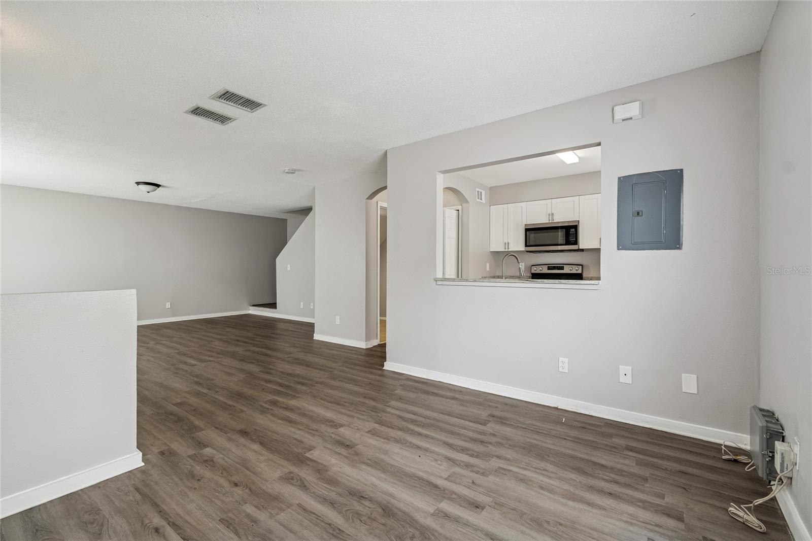 Image 14 of 73 For 7402 Bank Drive