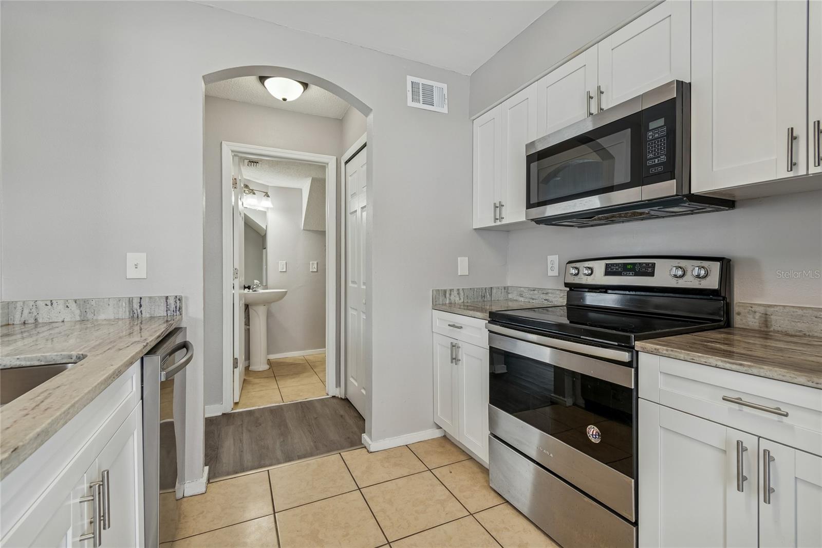 Image 22 of 73 For 7402 Bank Drive