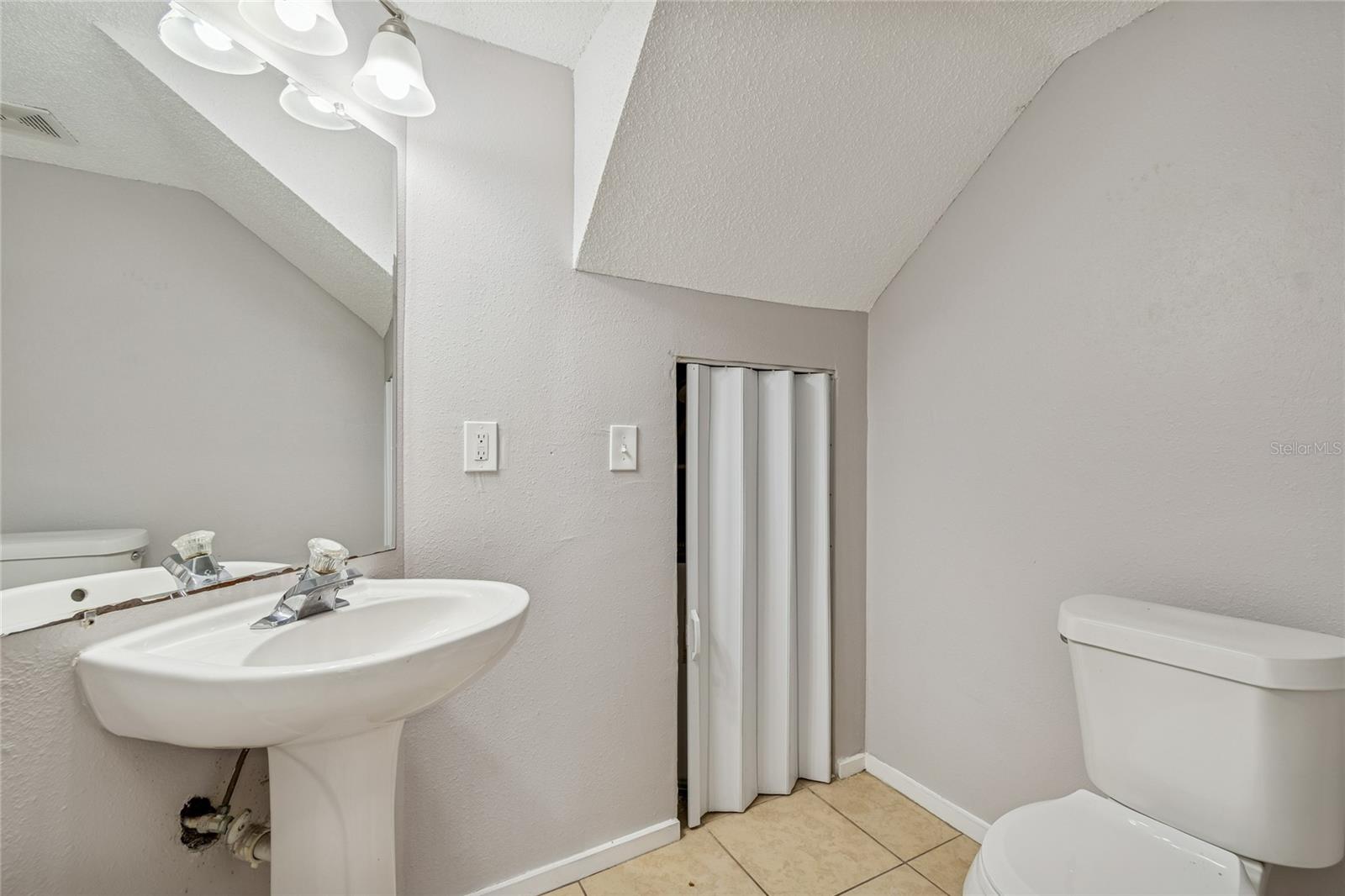 Image 23 of 73 For 7402 Bank Drive