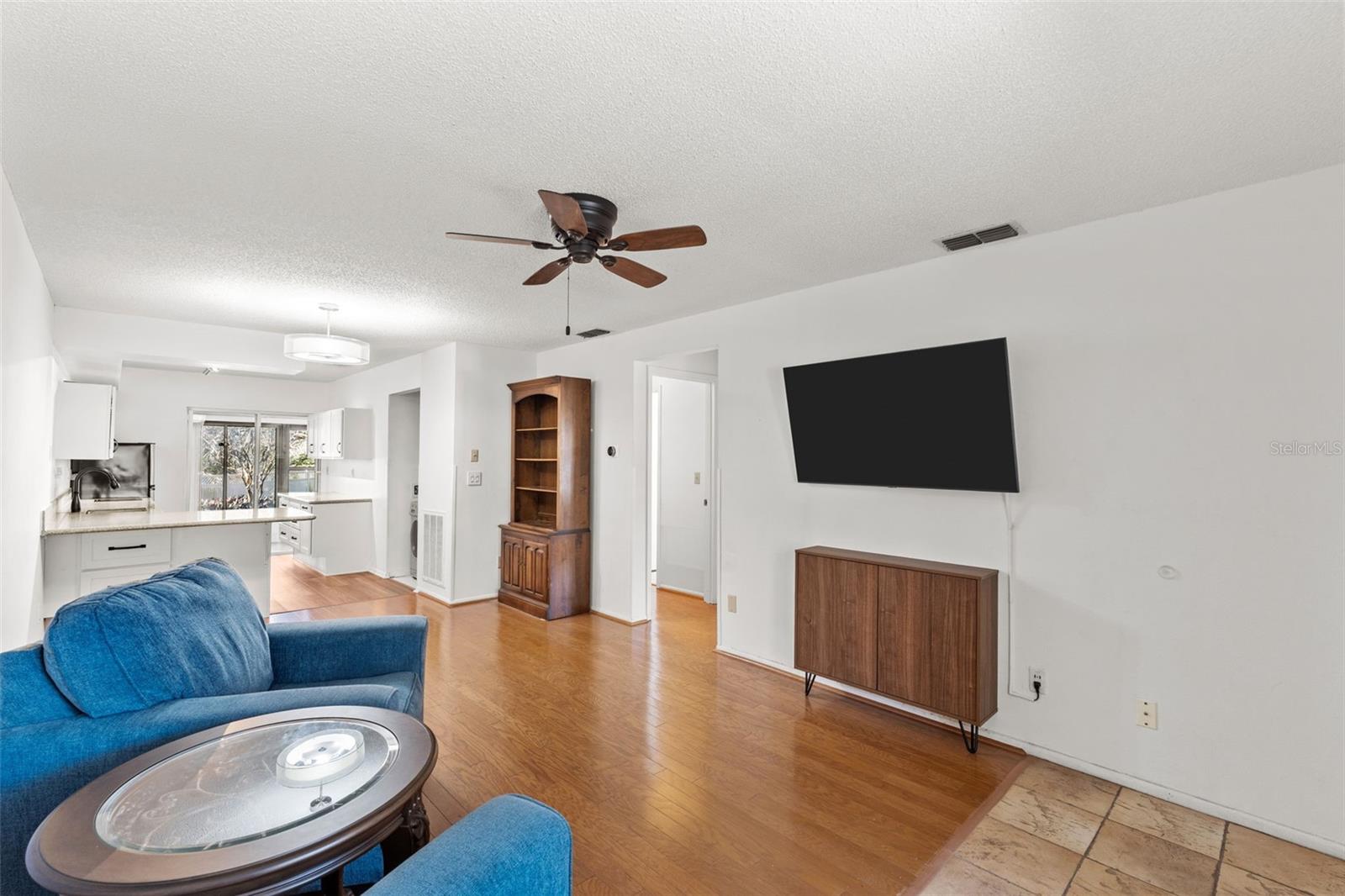 Image 3 of 21 For 1114 Castlemay Circle