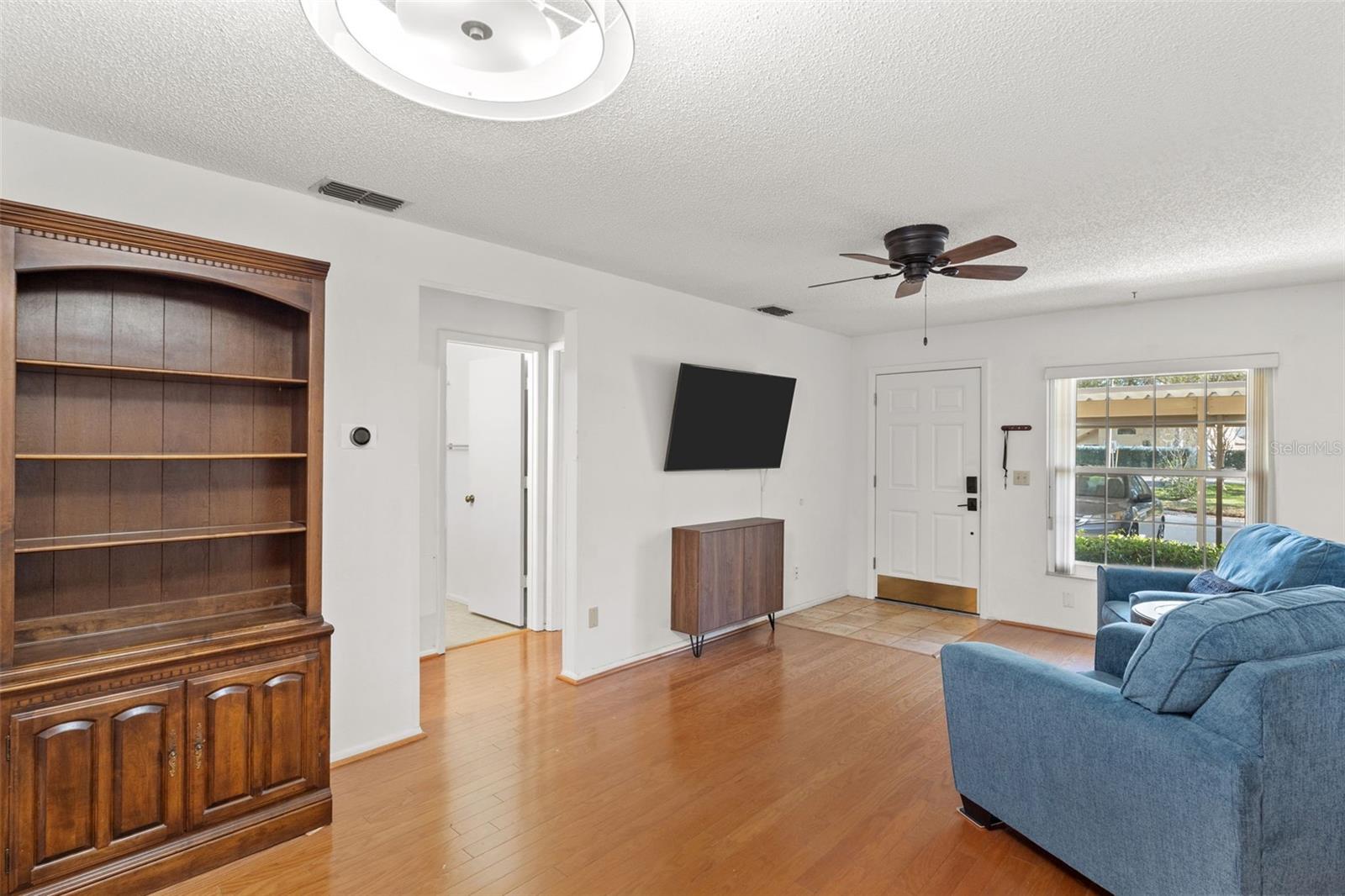 Image 4 of 21 For 1114 Castlemay Circle