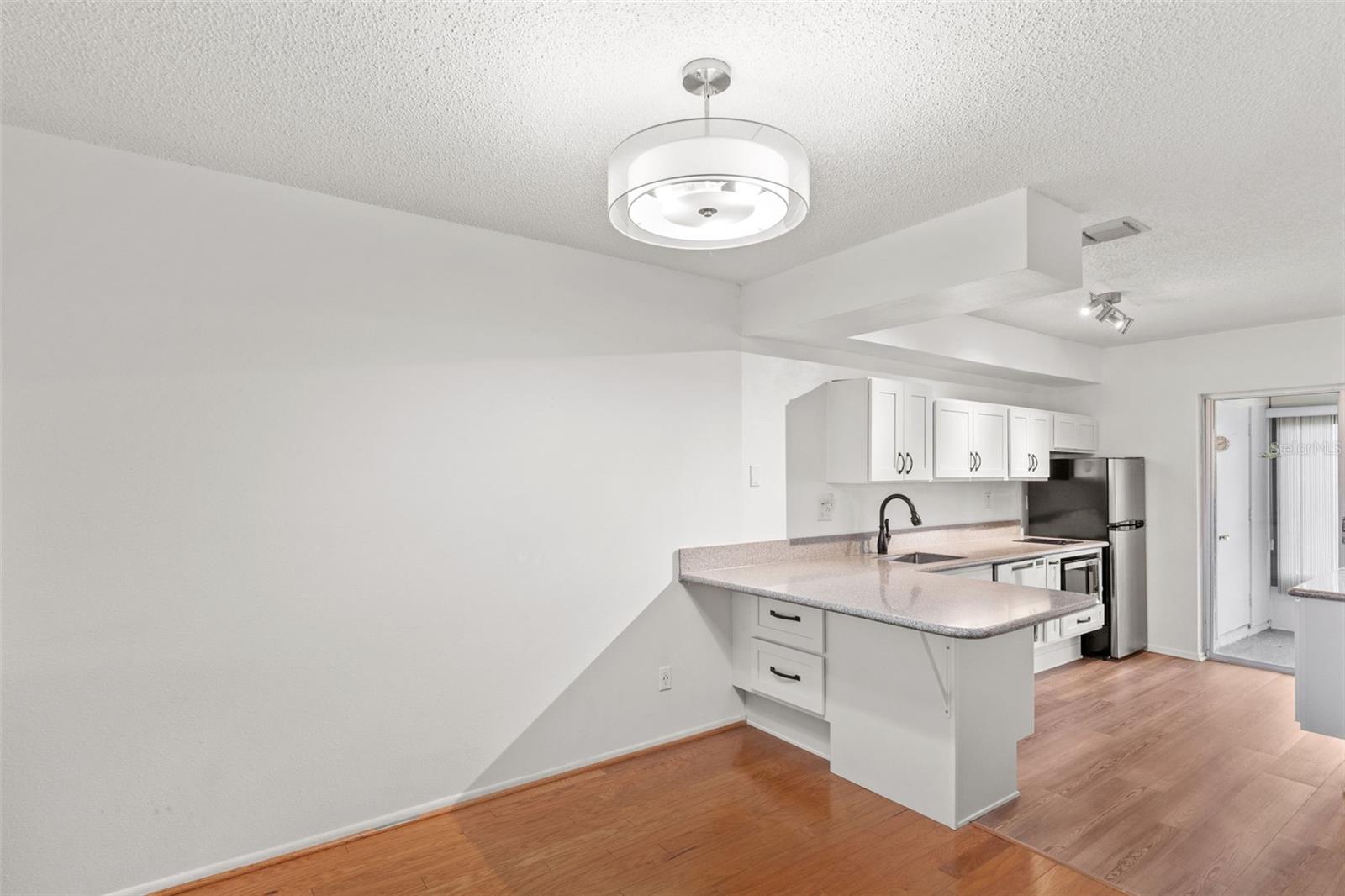 Image 5 of 21 For 1114 Castlemay Circle