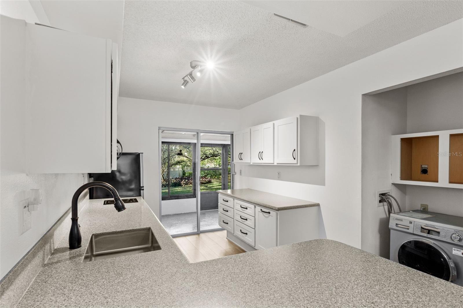 Image 6 of 21 For 1114 Castlemay Circle