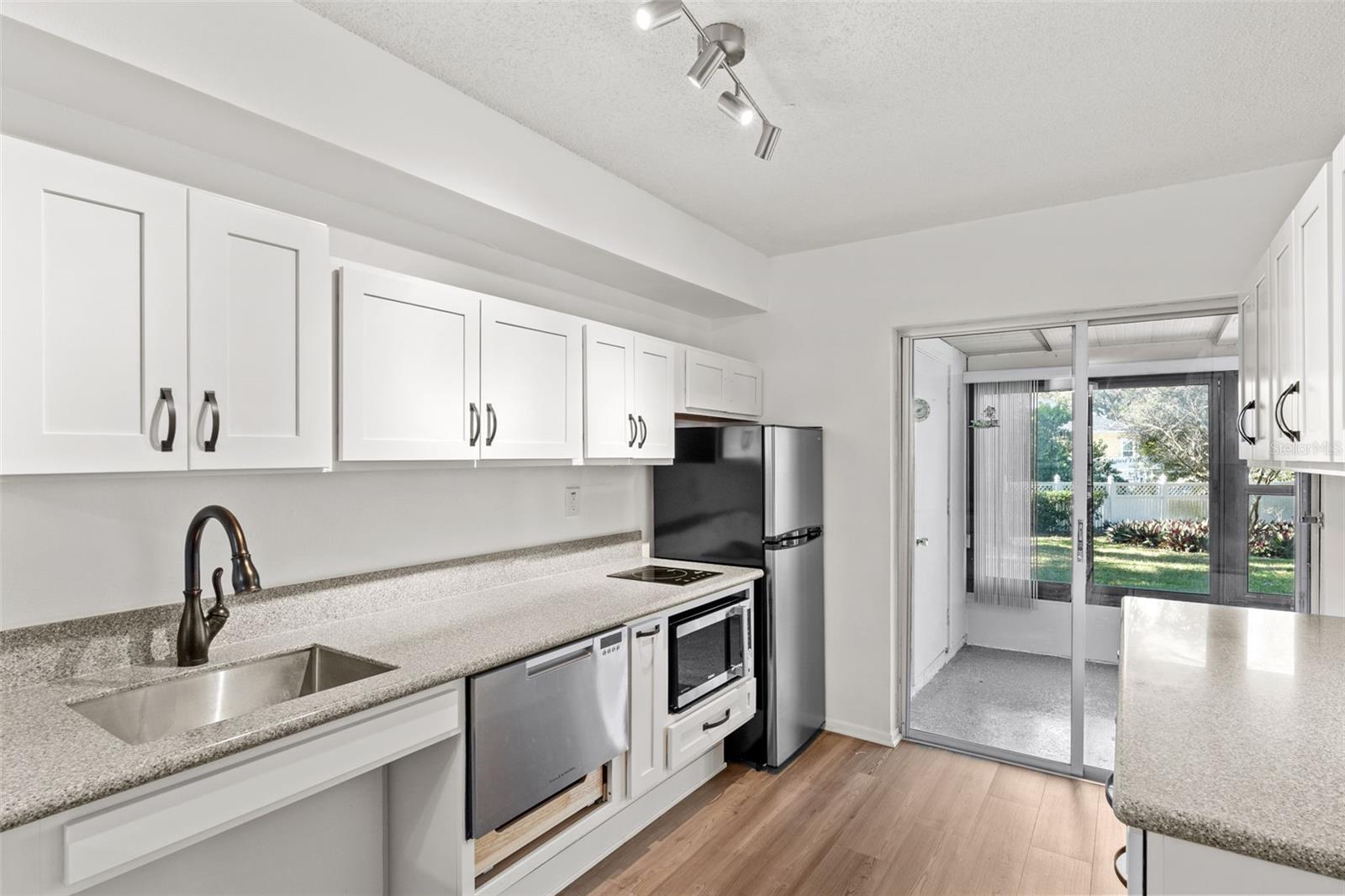 Image 7 of 21 For 1114 Castlemay Circle