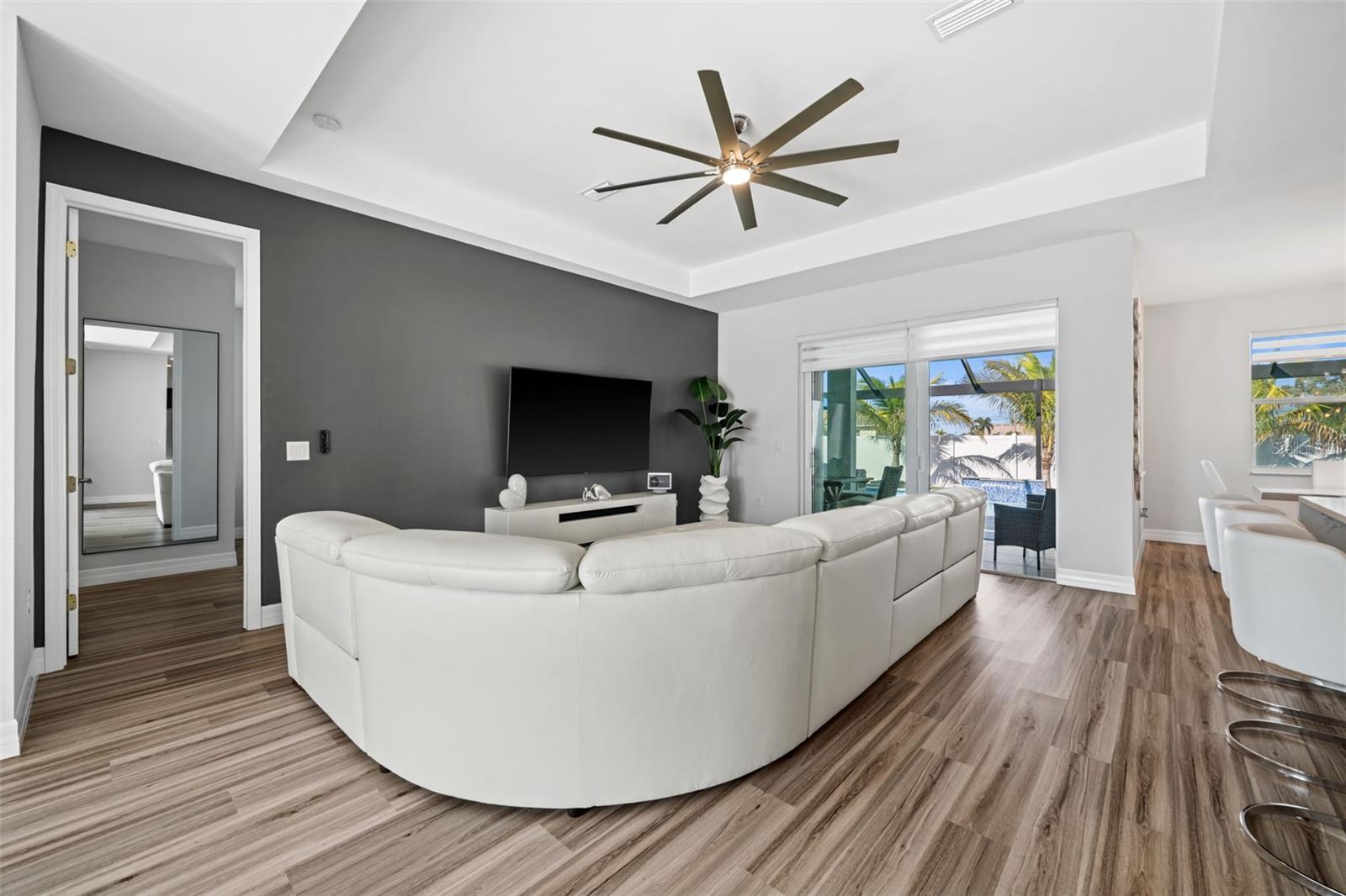 Image 7 of 47 For 1017 15th Terrace