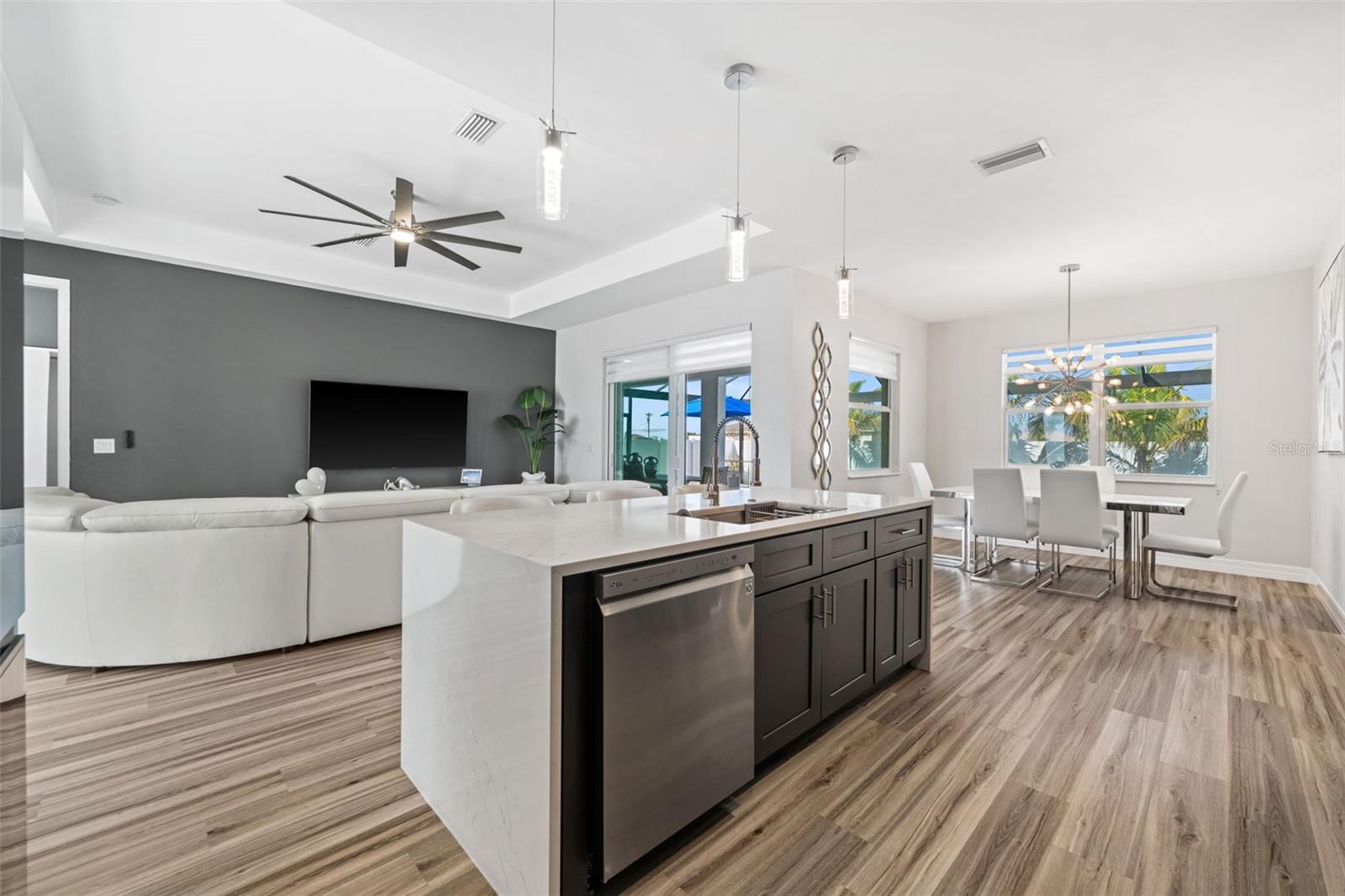 Image 8 of 47 For 1017 15th Terrace