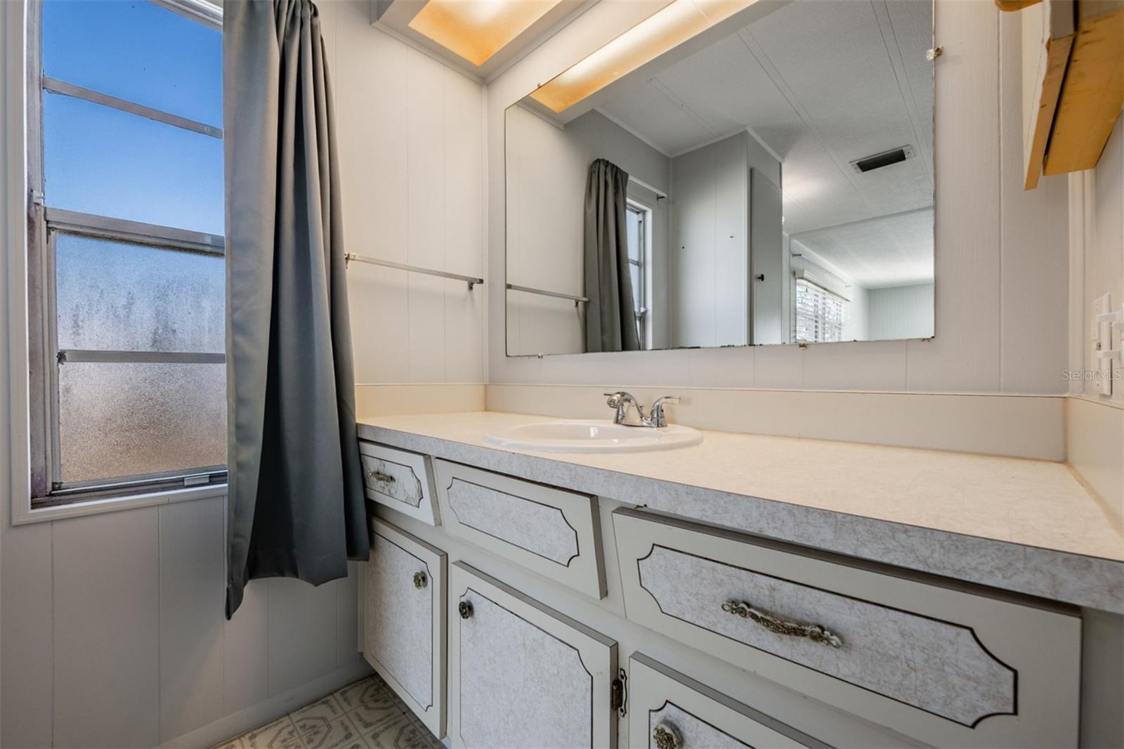 Image 25 of 46 For 6710 36th Avenue E 106