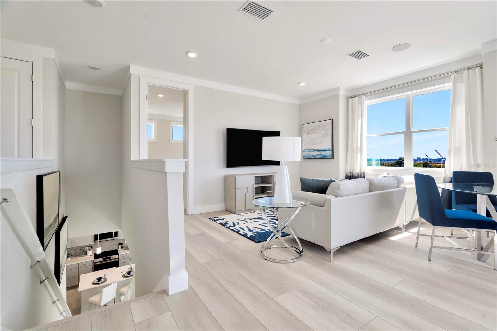 Listing photo id 12 for 31856 Clover Fin Court