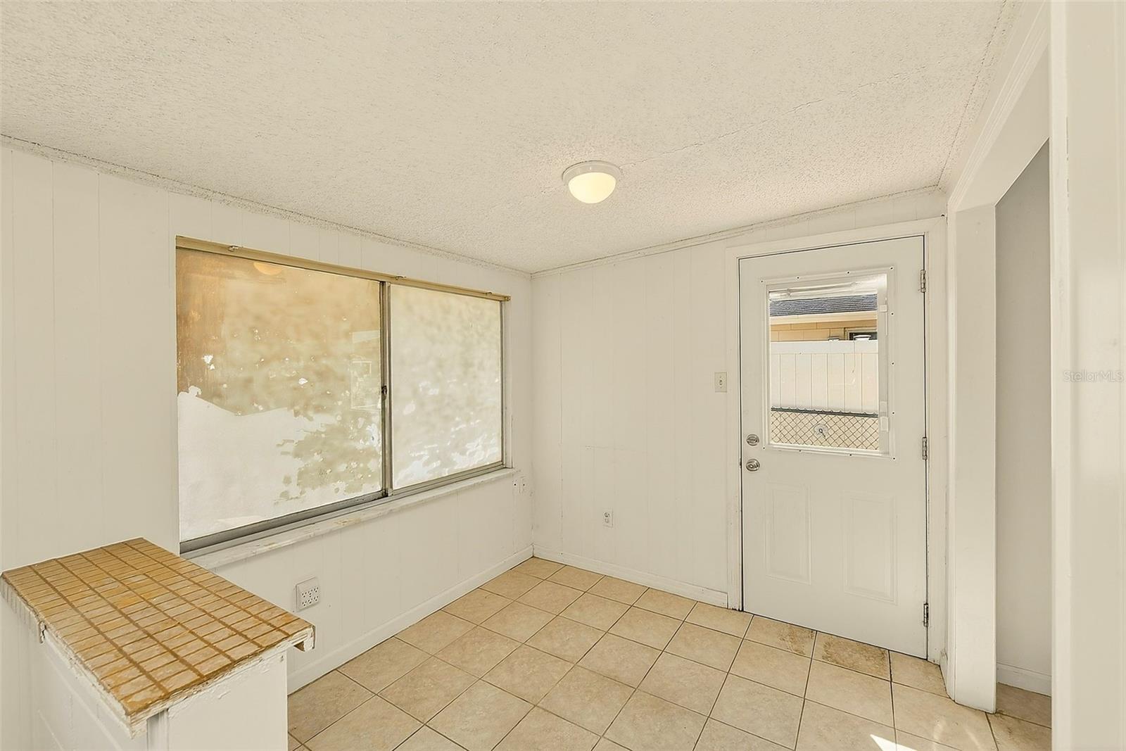 Listing photo id 12 for 708 Tam O Shanter Avenue