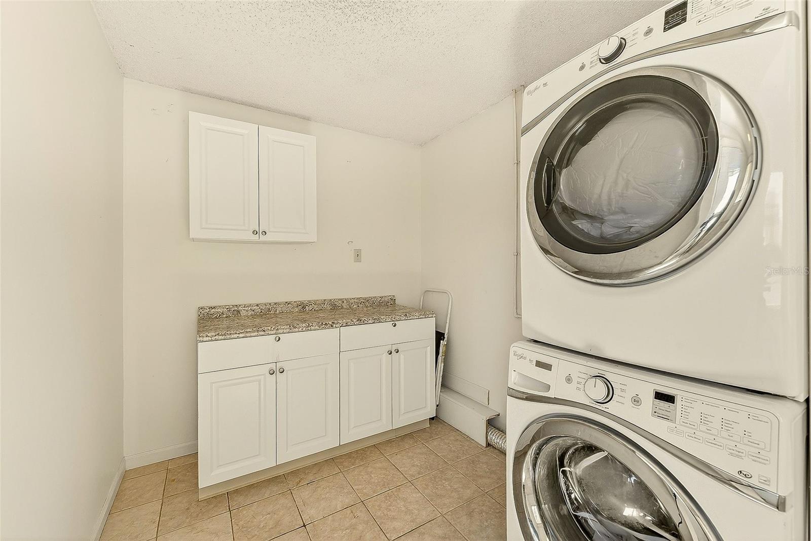 Listing photo id 13 for 708 Tam O Shanter Avenue