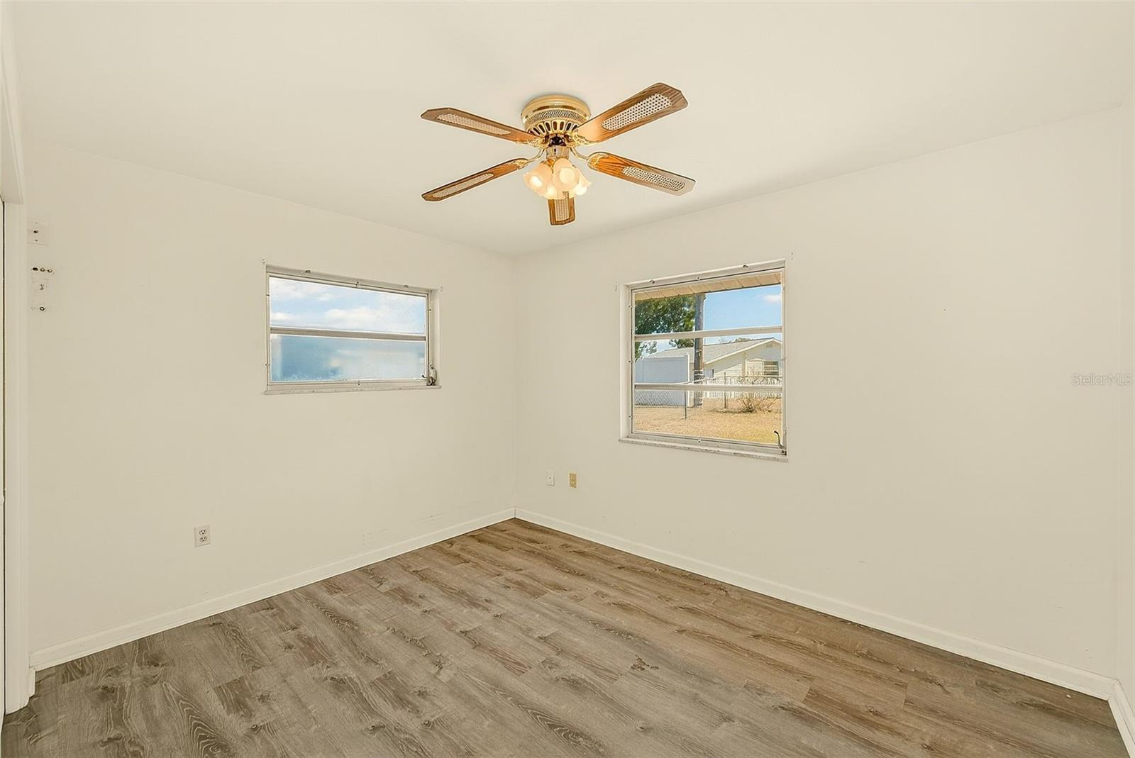 Listing photo id 14 for 708 Tam O Shanter Avenue