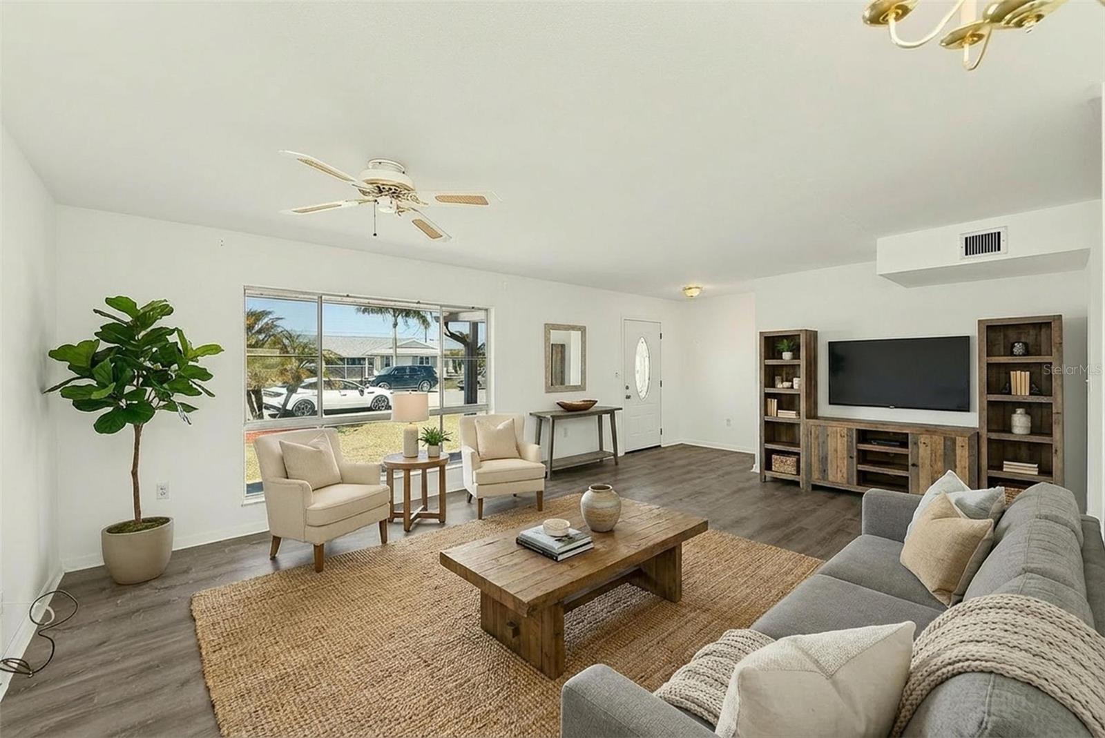 Listing photo id 1 for 708 Tam O Shanter Avenue