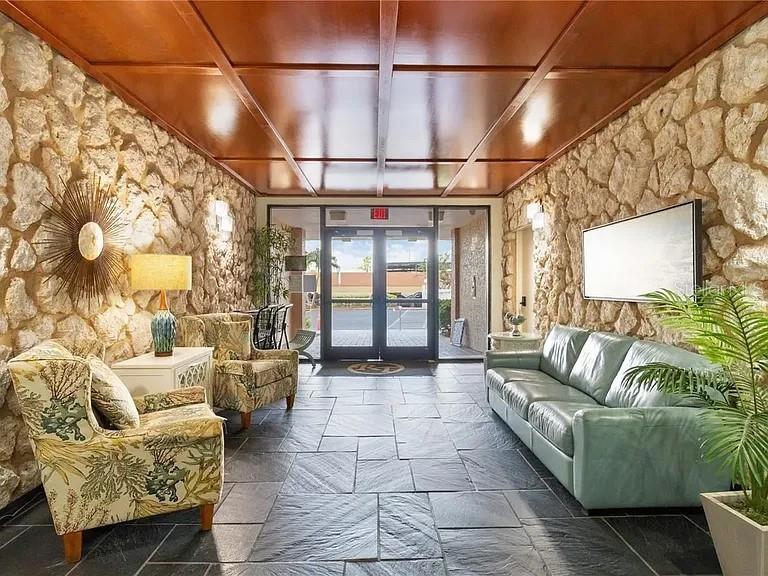 Image 12 of 30 For 17920 Gulf Boulevard 1401