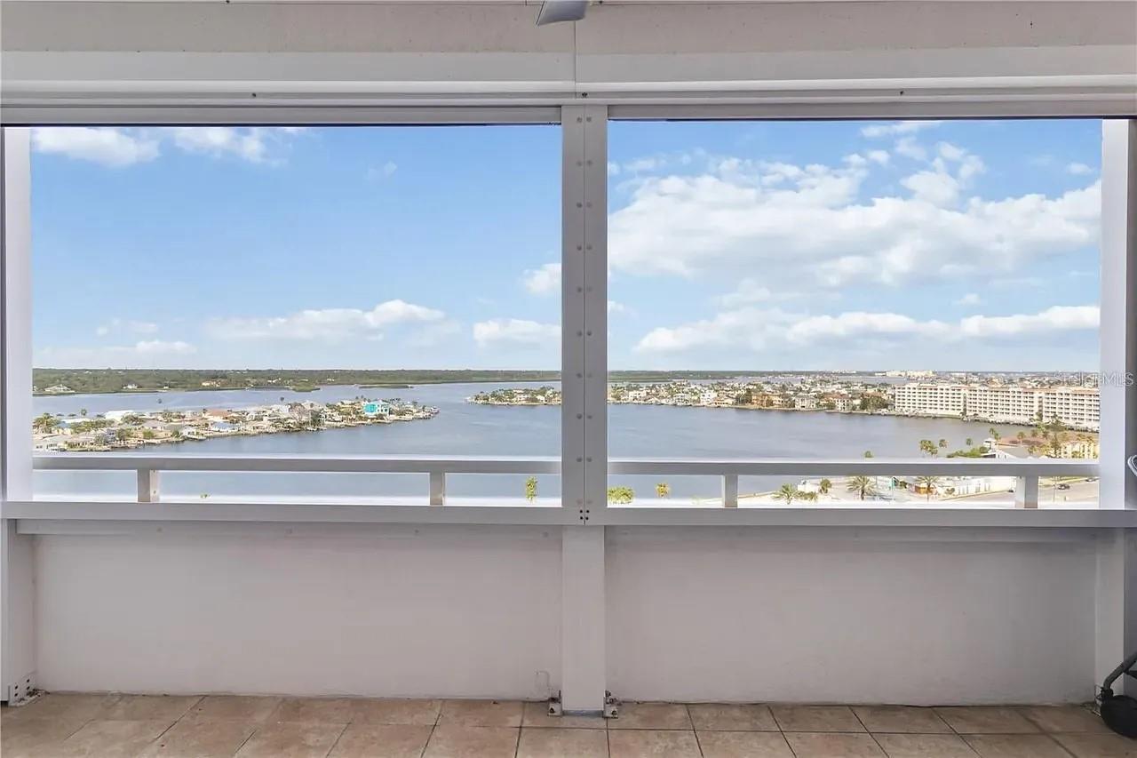 Image 15 of 30 For 17920 Gulf Boulevard 1401