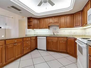 Image 21 of 30 For 17920 Gulf Boulevard 1401