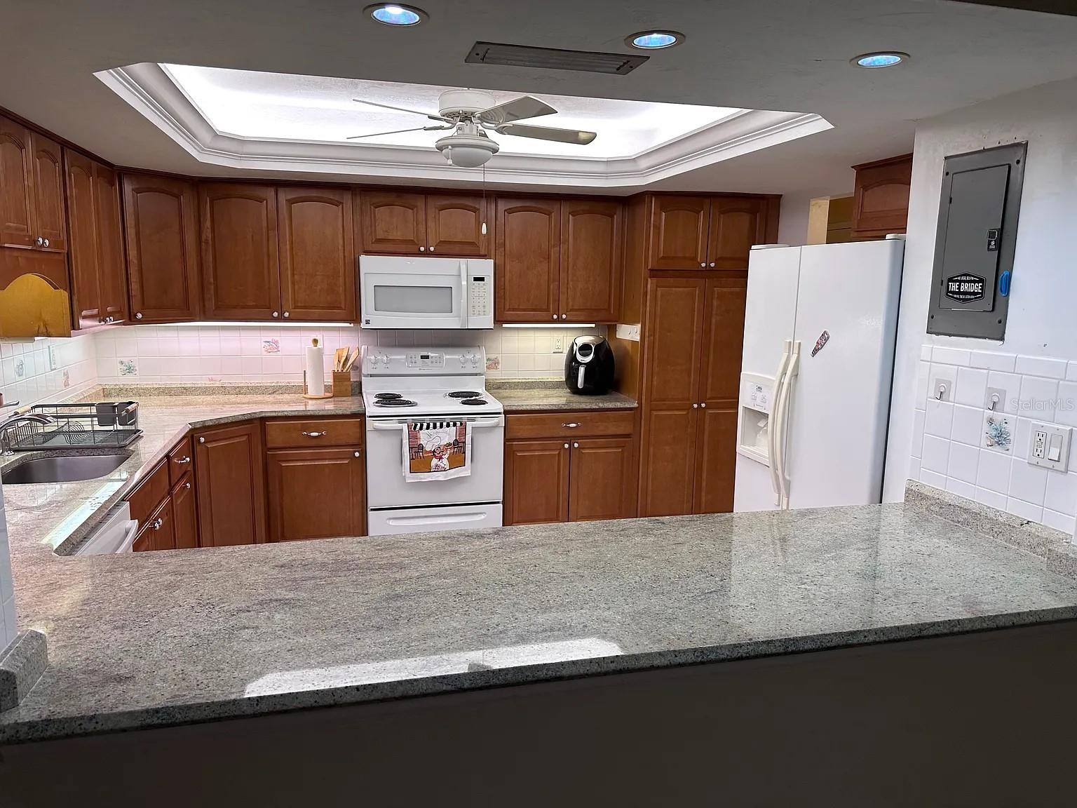 Image 23 of 30 For 17920 Gulf Boulevard 1401