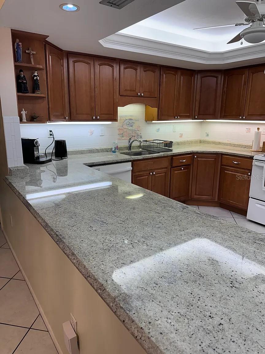 Image 27 of 30 For 17920 Gulf Boulevard 1401