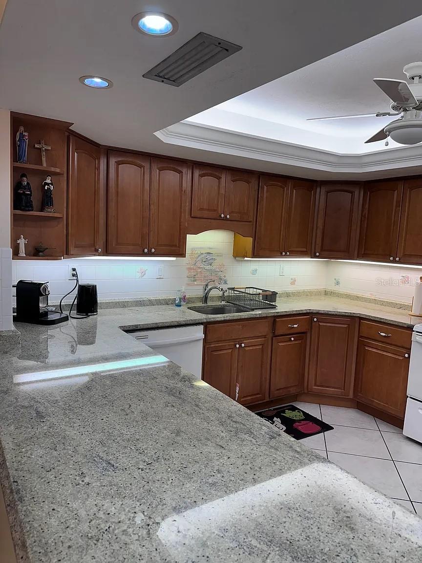 Image 29 of 30 For 17920 Gulf Boulevard 1401