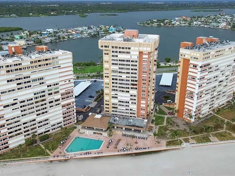 Image 9 of 30 For 17920 Gulf Boulevard 1401