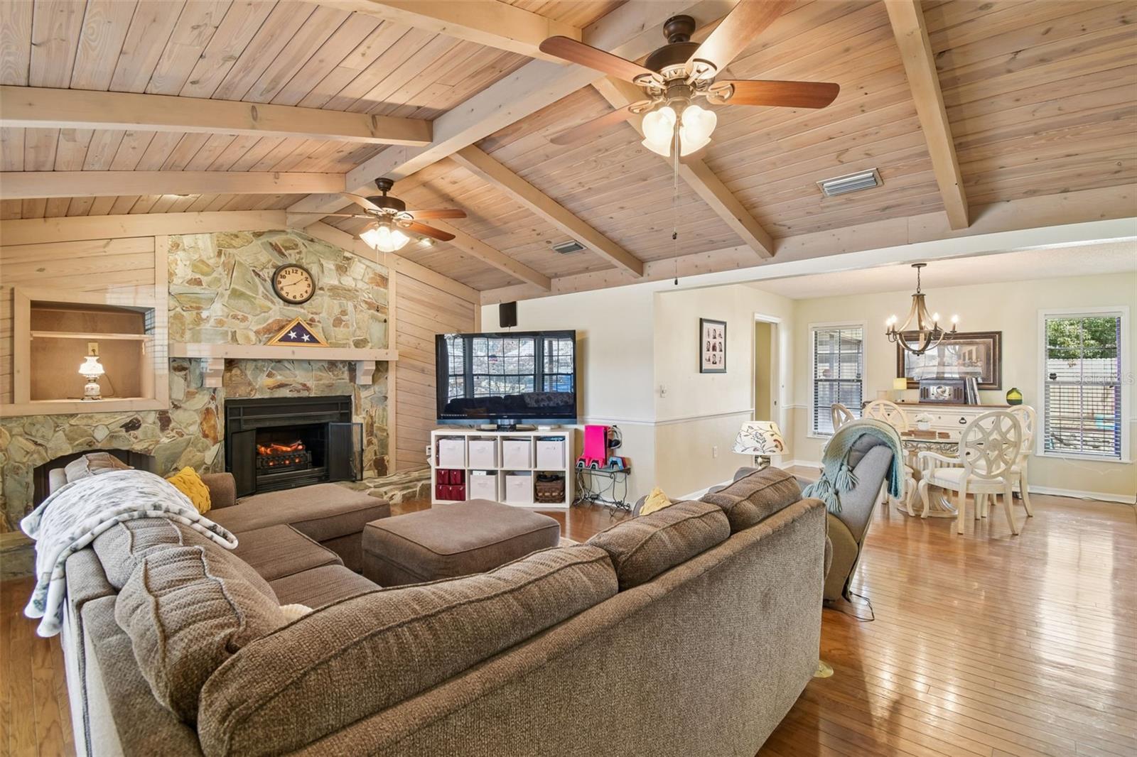 Image 6 of 97 For 1509 Teakwood Drive