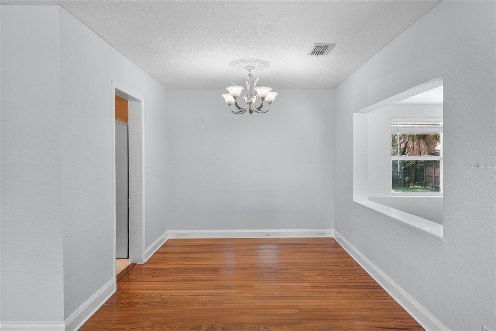 Listing photo id 9 for 814 Indiana Avenue