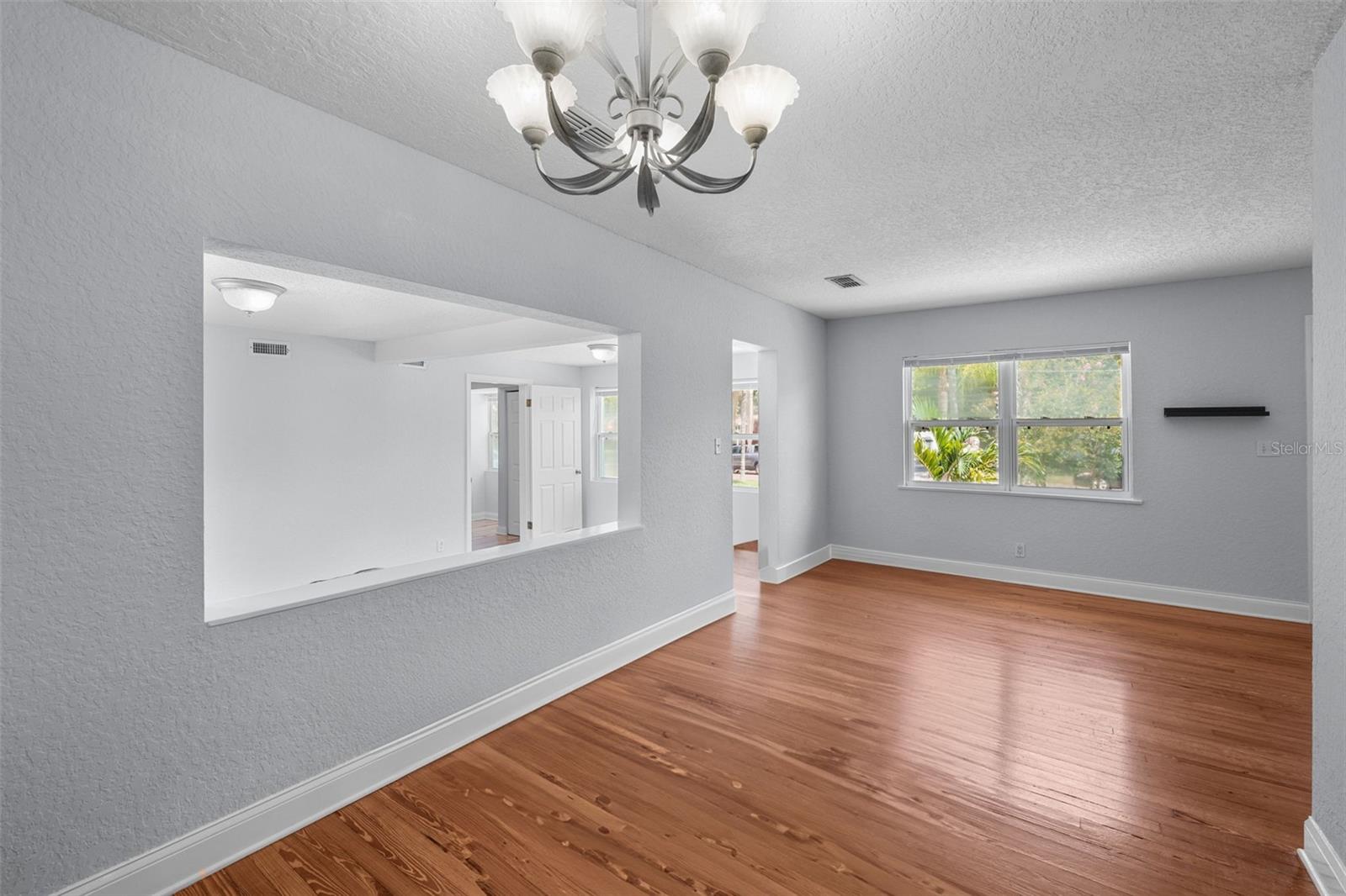 Listing photo id 10 for 814 Indiana Avenue