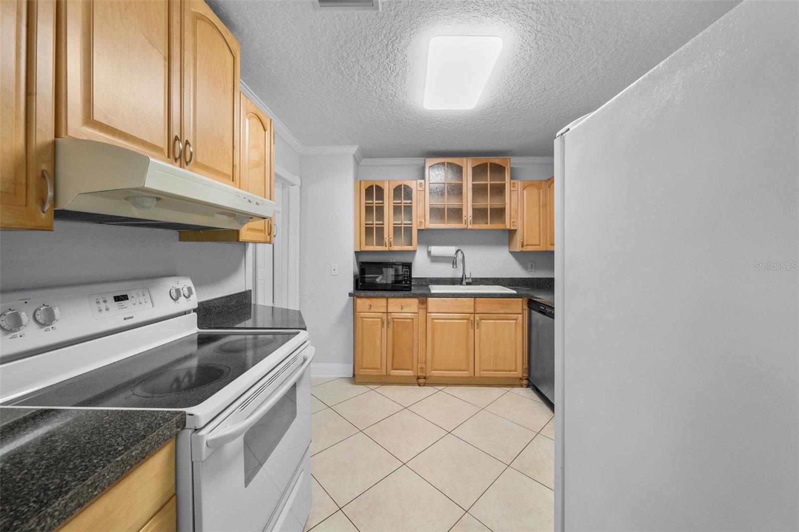 Listing photo id 13 for 814 Indiana Avenue