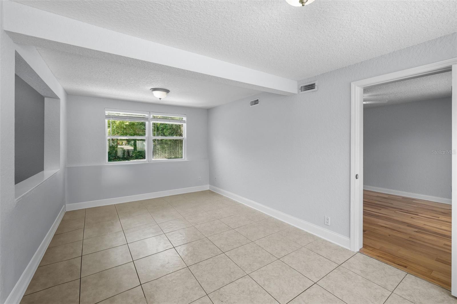 Listing photo id 15 for 814 Indiana Avenue