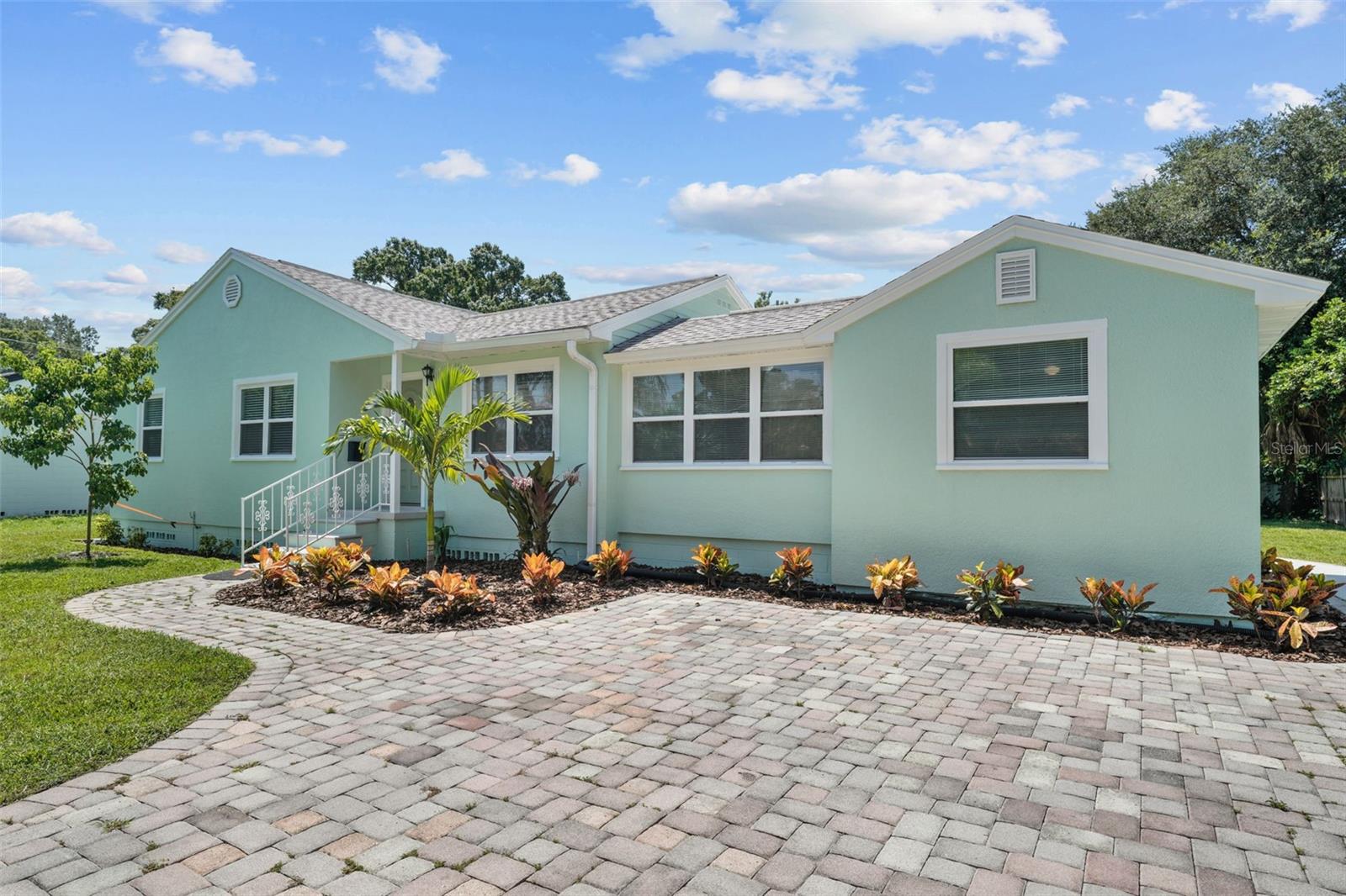 Listing photo id 0 for 814 Indiana Avenue