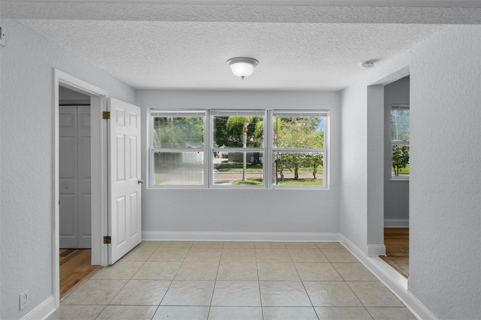 Listing photo id 18 for 814 Indiana Avenue