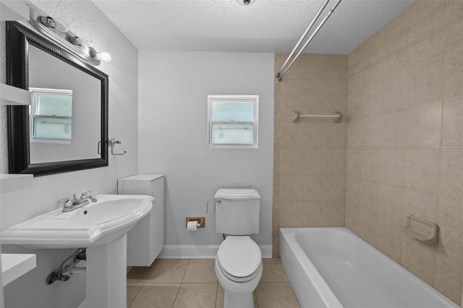 Listing photo id 23 for 814 Indiana Avenue