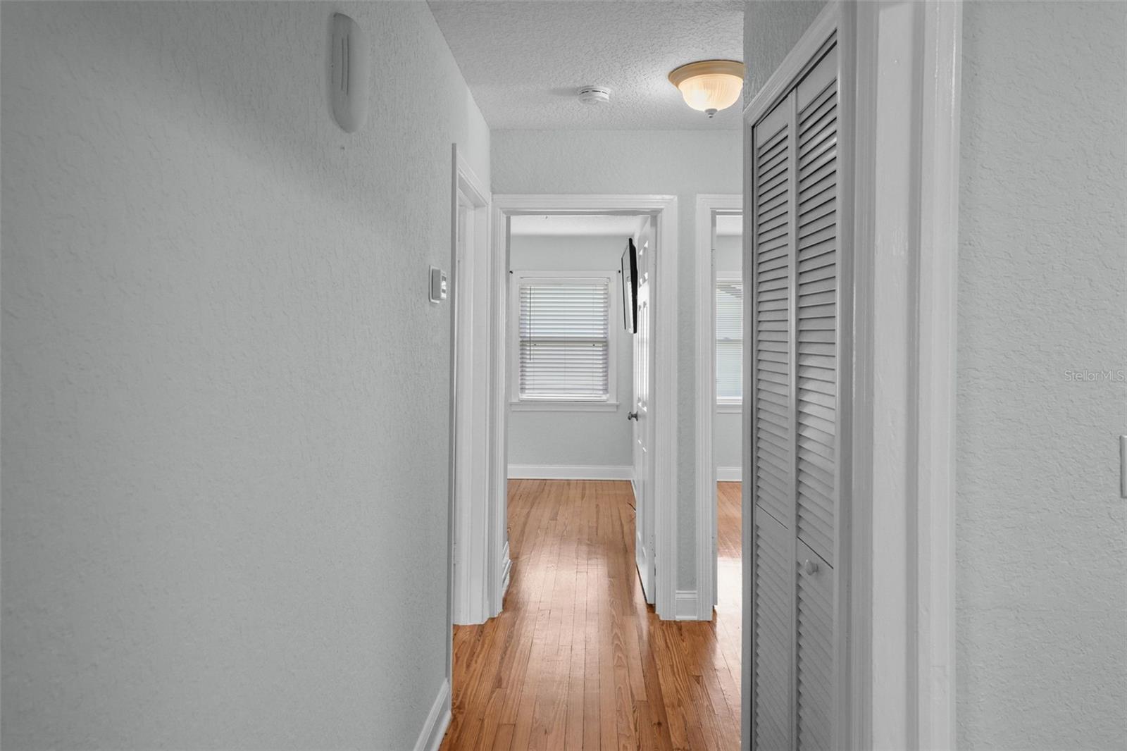 Listing photo id 24 for 814 Indiana Avenue