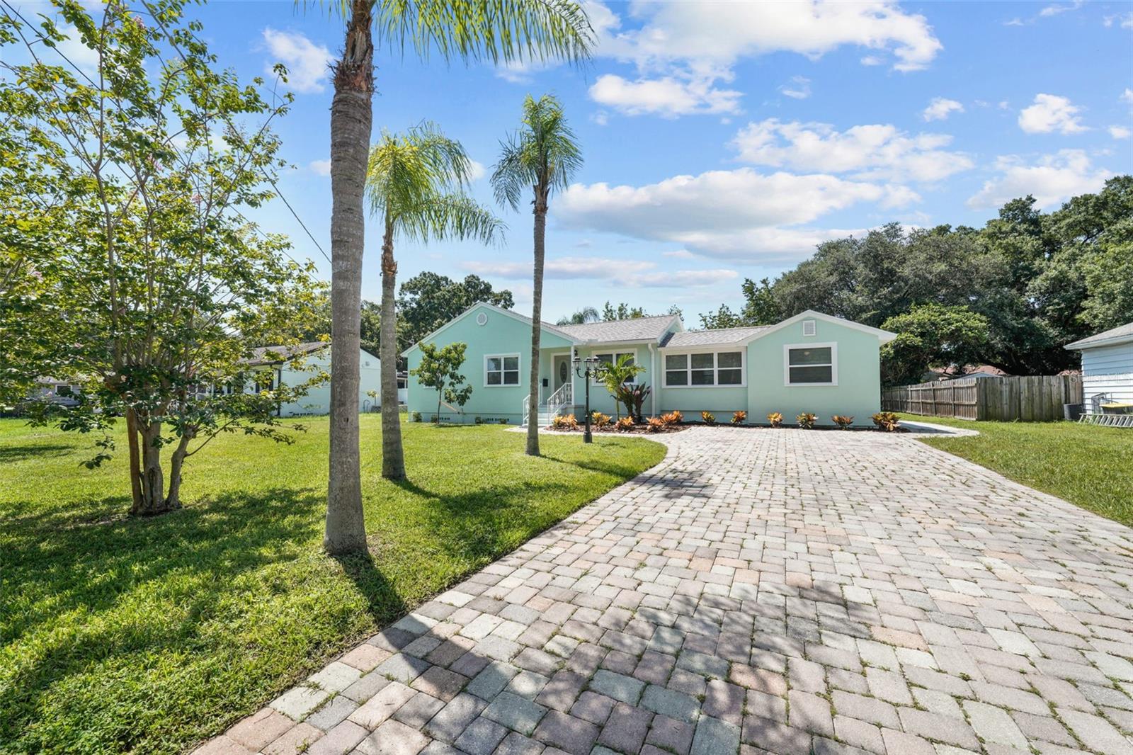 Listing photo id 1 for 814 Indiana Avenue