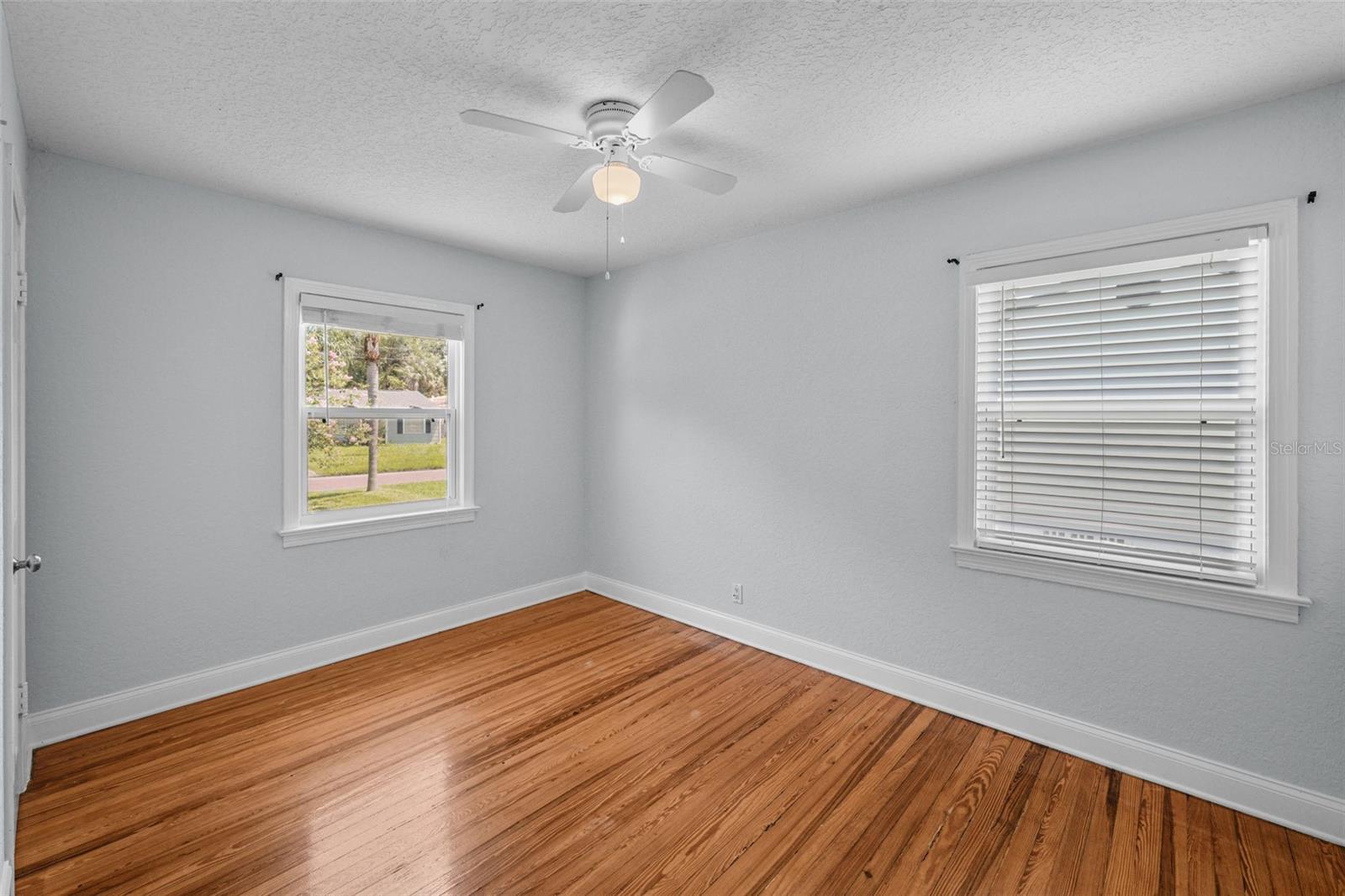 Listing photo id 28 for 814 Indiana Avenue