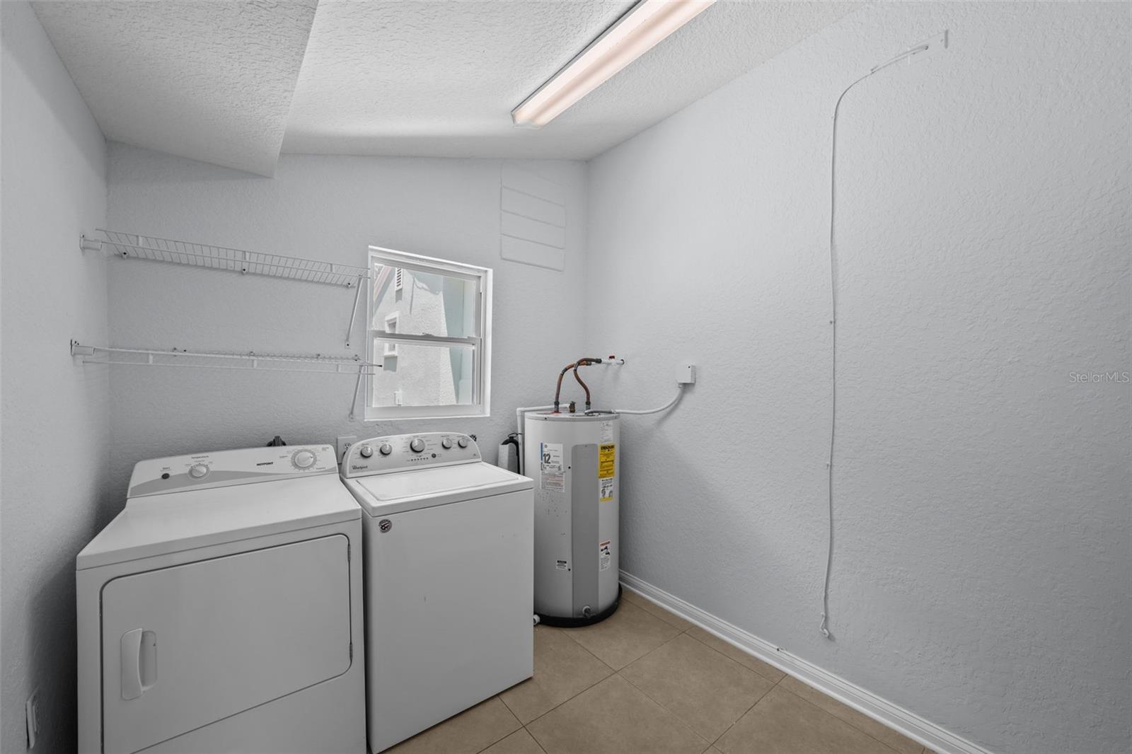 Listing photo id 35 for 814 Indiana Avenue