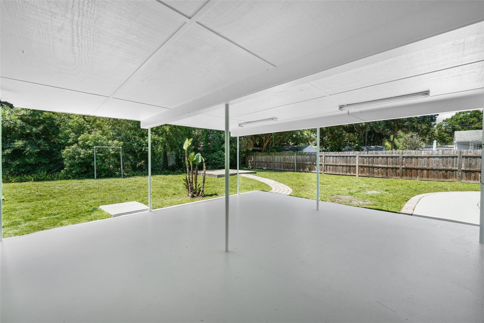 Listing photo id 36 for 814 Indiana Avenue