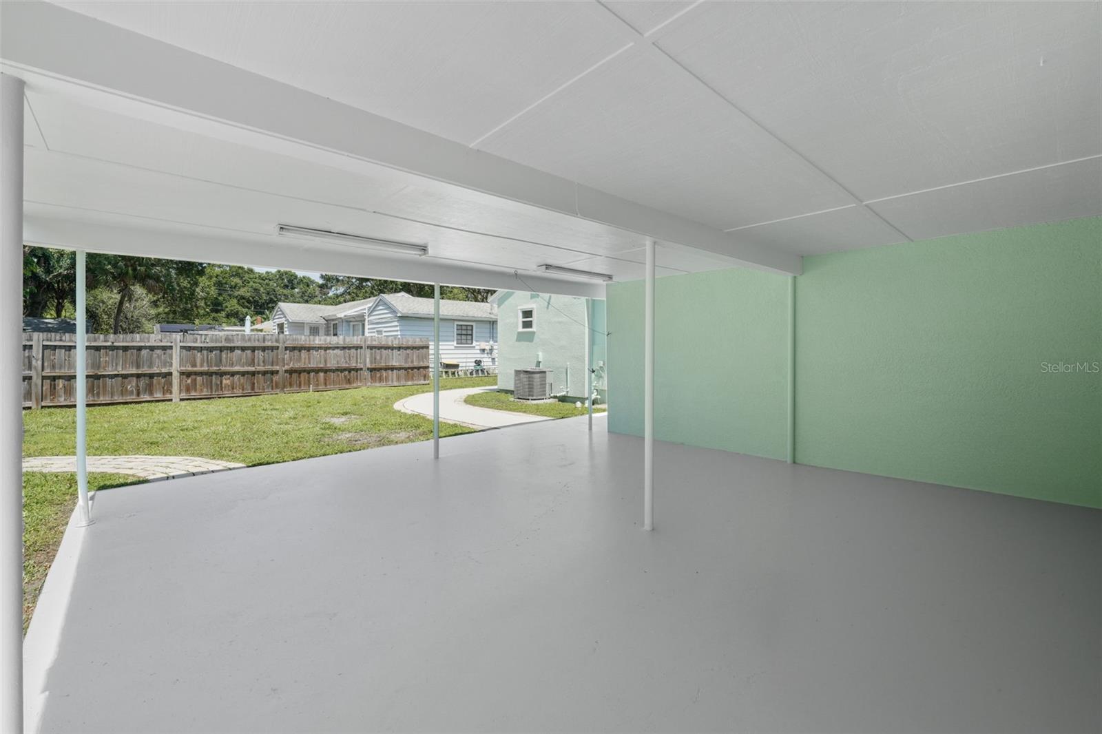 Listing photo id 37 for 814 Indiana Avenue