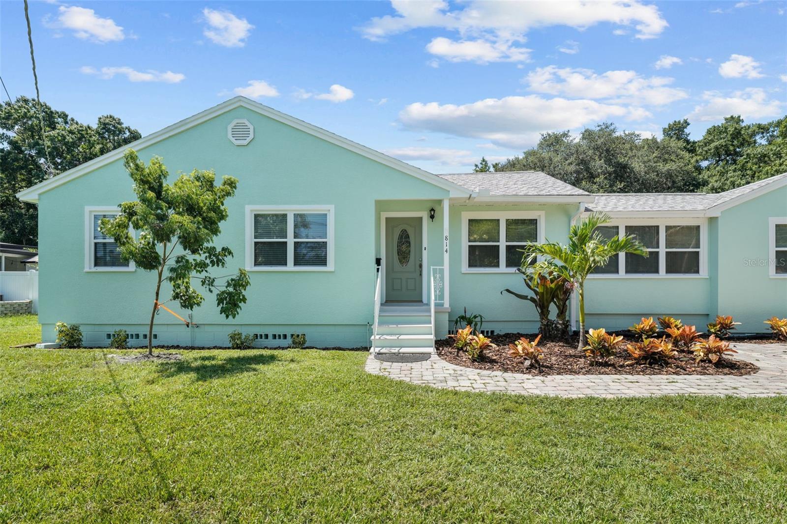 Listing photo id 3 for 814 Indiana Avenue